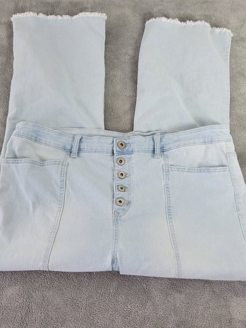 Style & Co 18 Light Blue Crop Flare Jeans Raw Hem Button Fly Stretch BOO9E